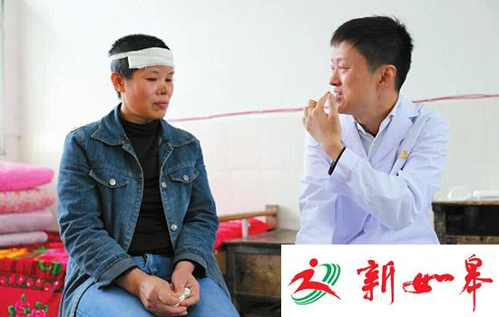 中国整形美容协会医疗救助与修复基金医疗组专家吴承道远赴湖南看望黄老师