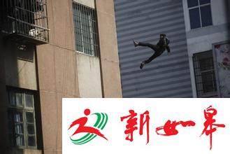 8旬老太大吼&ldquo;有贼啊&rdquo; 窃贼吓得摔下楼身亡