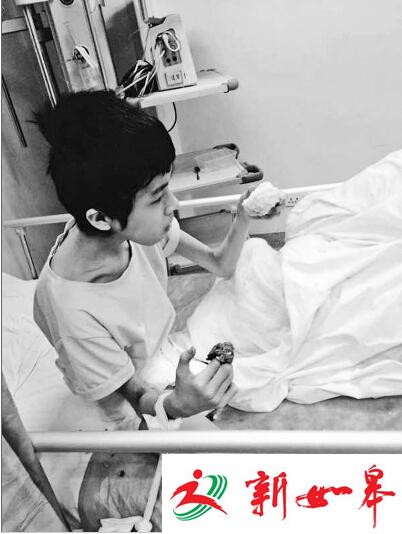 妈妈去世两三天无人知 智障儿一直睡在遗体旁