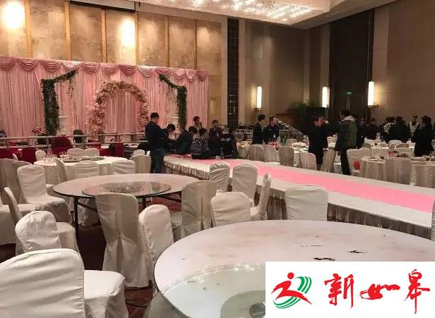 无锡一酒店婚礼舞台钢架倒塌 主桌7人被砸