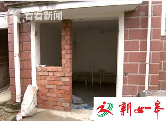 上海一小区自行车库被出租住人 居民称维权被威吓