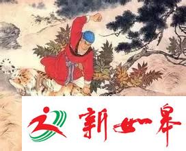 有点尴尬！两位外国游客来西湖游玩，结果把武松墓前的供桌当成了石凳……