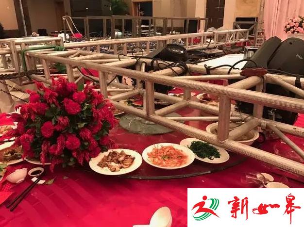 无锡一酒店婚礼舞台钢架倒塌 主桌7人被砸