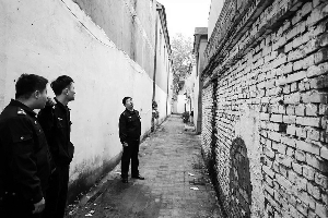 　　陈维春就是从上面跳下来受伤的