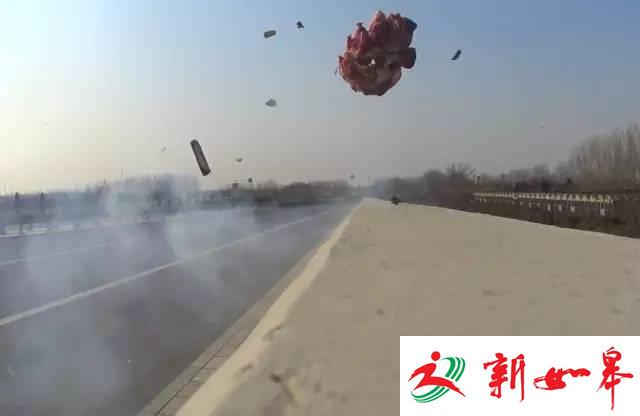 威力强！朋友圈黑花炮两根炸烂5斤肉