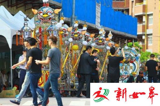 台黑帮大佬刘保生遭枪杀后出殡 3千黑帮为其送葬