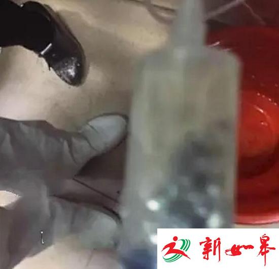 三年级男生被2名五年级女生逼吃铅笔芯 洗胃3小时