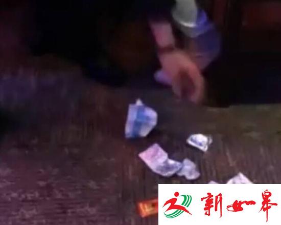 （民警搜出的避孕套）