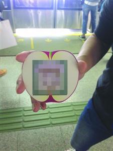 地铁小广告升级：&ldquo;创业者&rdquo;求扫码 一个赚两三元