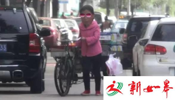 交警把违法行人做成大头表情包,画风让人笑喷!