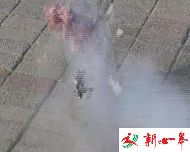 威力强！朋友圈黑花炮两根炸烂5斤肉