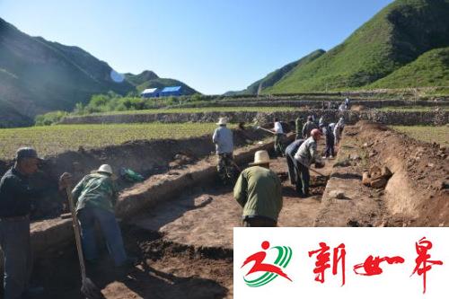 记者28日从北京市文物局、延庆区获悉，今年破获了一起发生在延庆区的金元时期文化遗址盗掘案。图为专家、工作人员对被盗遗址进行试掘。 曾鼐 摄