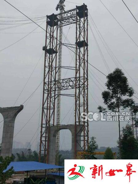 四川广安官盛大桥槽钢坠落1名工人被砸身亡
