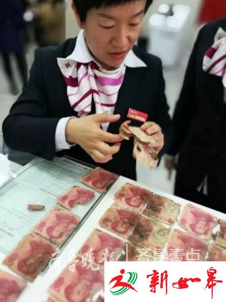 省吃俭用攒两万，泰安老太往土里埋！抢救回来一百块