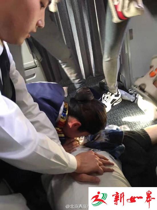 北京飞洛杉矶航班 乘客猝死飞机厕所