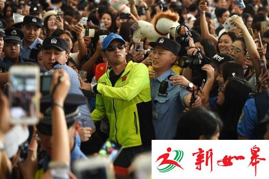 张继科单曲销量破20万 刘国梁:引导