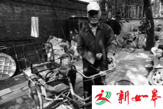 女子扶摔倒老人被质疑摆拍想当网红 老人现身作证