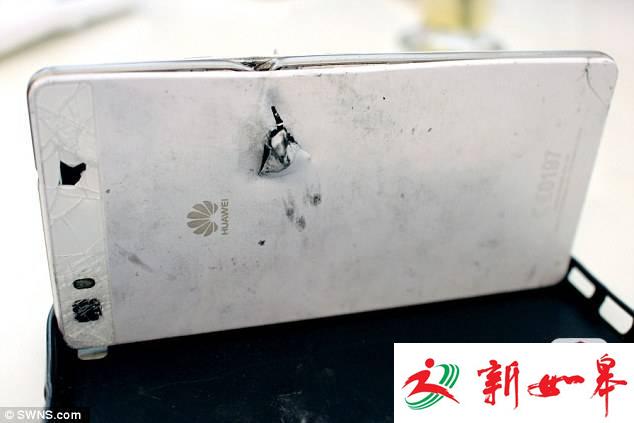 南非商人遇劫遭枪击 中国产手机挡弹救命(图)