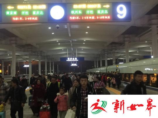 又是一年回家路。　王逸飞 摄