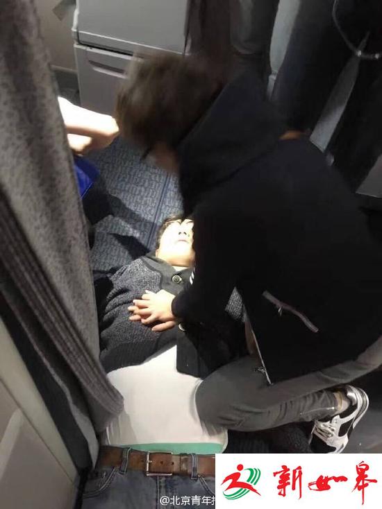 北京飞洛杉矶航班 乘客猝死飞机厕所