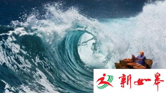 老伯洪水中淡定喝咖啡成网红 网友改图被