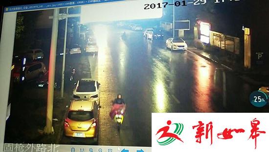 扬州老音乐家被电动车撞断腿 家属悬赏寻逃逸者