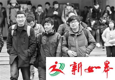 南京东南大学九龙湖校区考点，考生走出考场。新华报业视觉中心记者刘莉摄