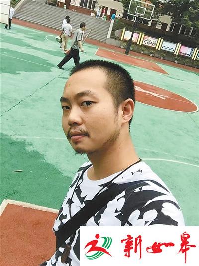 男子担心在朋友圈被遗忘 一年发六千元