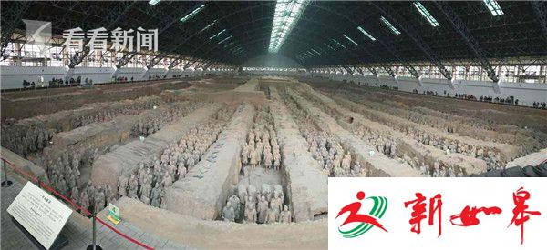 两名参观完出来的外地游客说，他们也是被&ldquo;黑车&rdquo;的忽悠到了这里，之前也搞不清楚真正的兵马俑是在哪里，花九十八元看这个真是不值，都是人造景观，觉得自己被骗了，连个兵马俑真正长啥样都不知道。游客说，&ldquo;从华清池过来，在华清池坐的私家车。&rdquo;记者问:&ldquo;你来的时候多少钱？&rdquo; 游客：&ldquo;来的时候，五块。&rdquo;