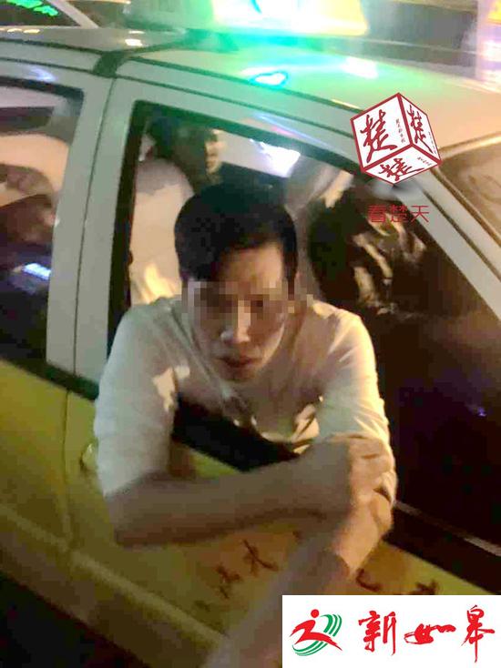 情侣深夜电梯内遇醉汉 女子遭咸猪手男友被围殴