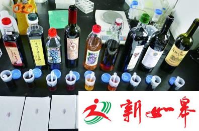 把样品分别滴在纸巾上，颜色均匀分布，没出现网传的真品均匀晕染、假品不均匀分布的情况