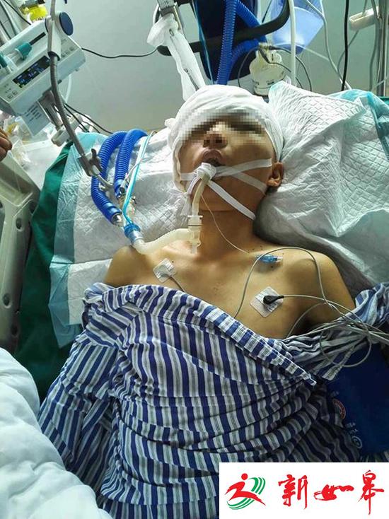 湖南高三生被同学打致脑功能衰竭:家人跪求证据