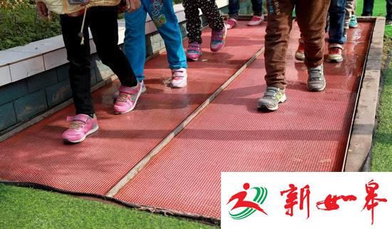 最干净村小:校长发明洗鞋池 "洗礼"后再进校(图)