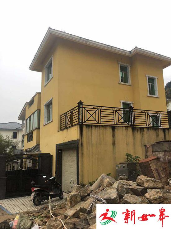 揭凯里灭门案:失意国企子弟刀捅警察劫杀银行行长