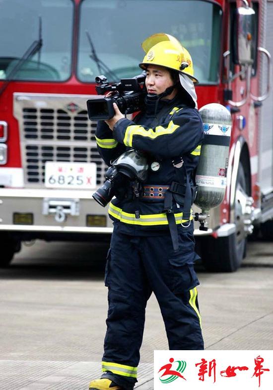 浙江30岁消防战士牺牲火场:倒下时紧紧握着相机
