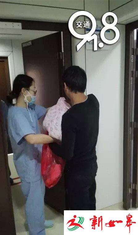 16岁00后小伙当爹了 一家3口加起来不到33岁