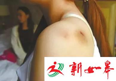 女子酒店半夜醒来 床边惊现男子说