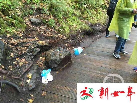 九寨沟垃圾倍增 保洁人员被骂